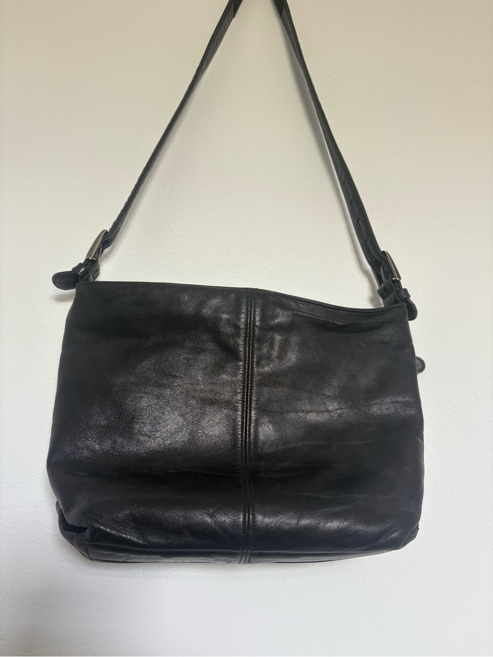 SAS Women's Black Genuine Leather Bucket Handbag with Adjustable Strap